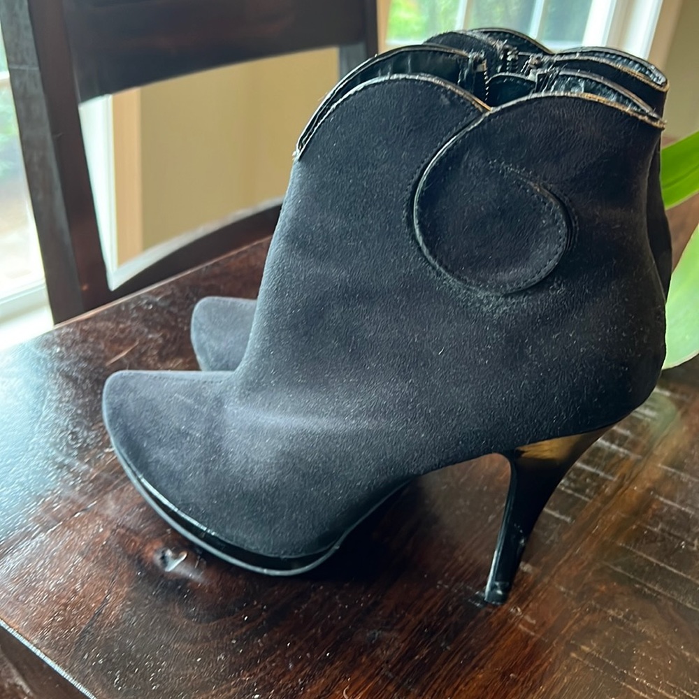 Limelight black velvet with patent leather sole and heal w8